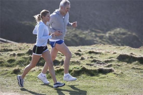 老年人锻炼注意事项多。