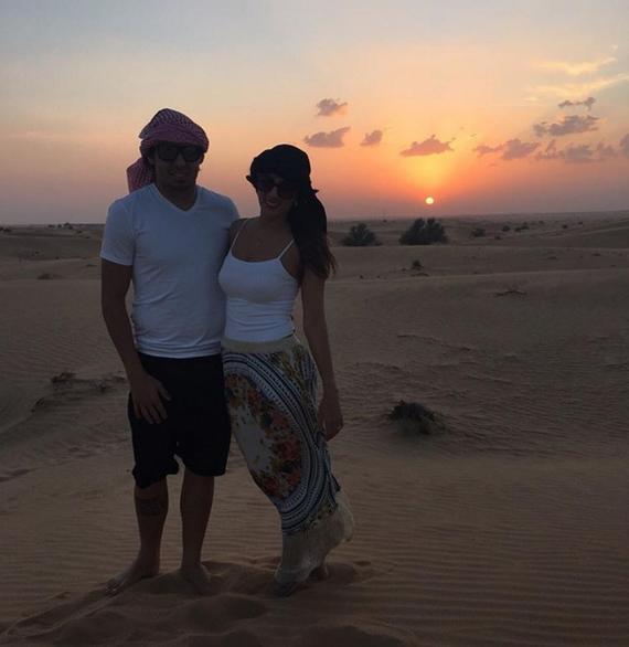 夕阳下的迪拜沙漠