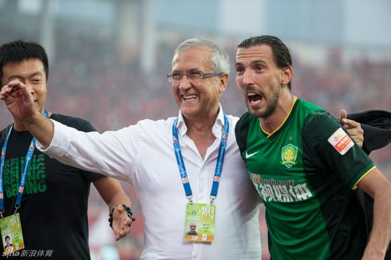 曼萨诺开心笑容