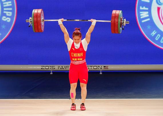 邓薇发挥出色包揽三冠