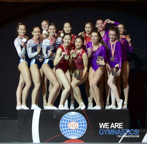 中国女子网上团体夺冠领奖