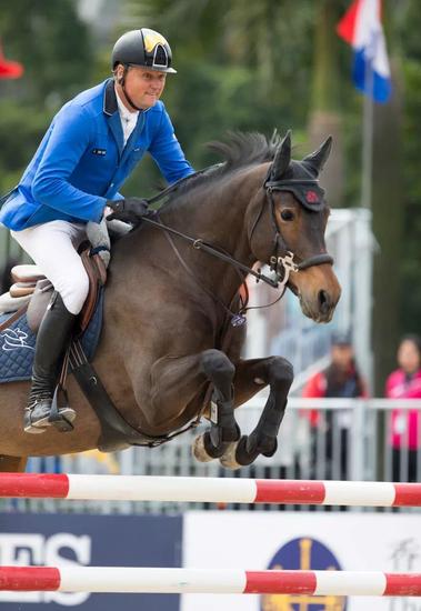120-130cm香港赛马会冠军赛第一轮 季军乌尔里奇-基尔霍夫