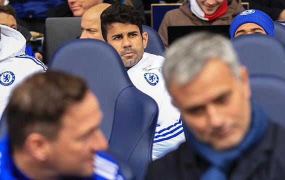 科斯塔坐上替补席