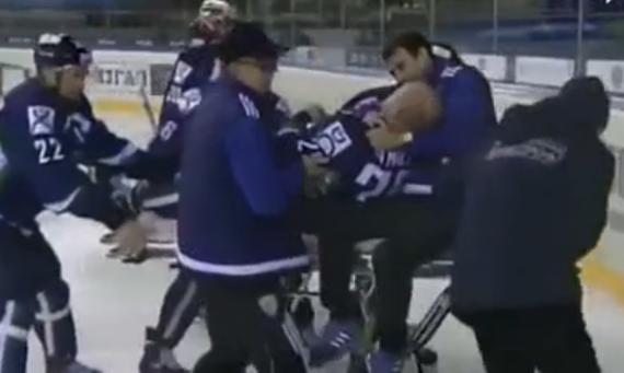 俄冰球选手遭冰鞋刀刃割喉