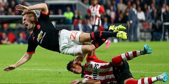 卢克-肖的断腿惨案历历在目.