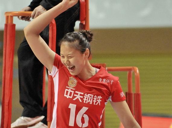 江苏女排18岁的新秀接应龚翔宇联赛抢眼