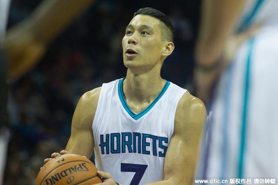 百变林书豪又换发型