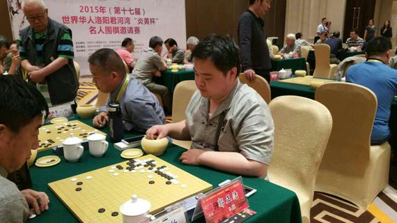 参加业余比赛的棋友郭正浩