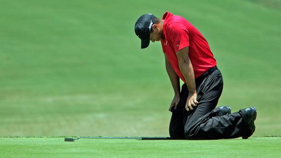 2008年美国公开赛伍兹因膝伤跪地