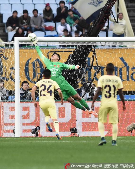 恒大替补门将李帅上半场多次救险