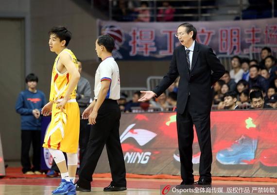 同曦男篮主帅徐强