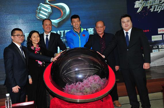 各位嘉宾启动赛事