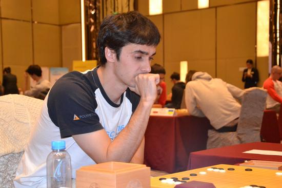 围棋团体赛期间,参加吉尼斯认证的围棋盲棋多面打1v5世界纪录挑战赛