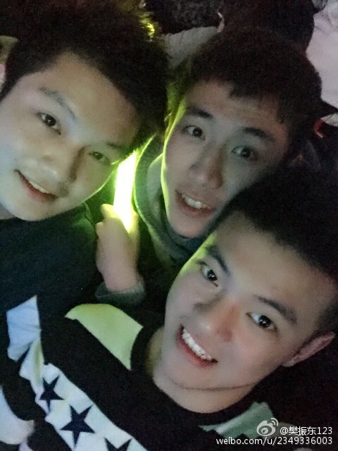 樊振东和队友朱霖峰、程靖淇