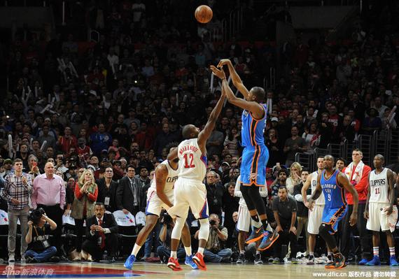 伊巴卡非法掩护成就了杜兰特的绝杀球？