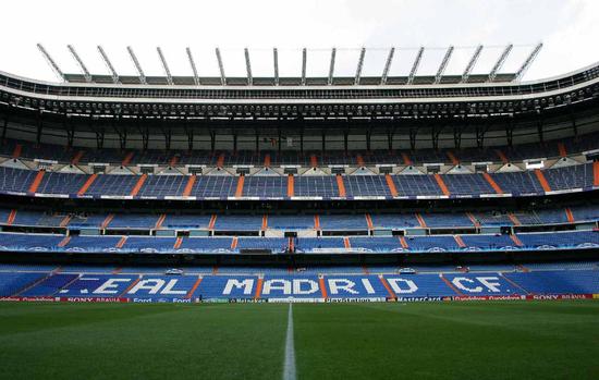 成功领导并完成了建造伯纳乌球场的浩大工程,随后这座体育场也以他的