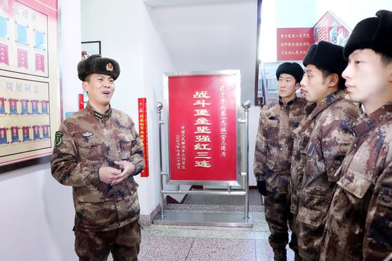 国乒到连队参观
