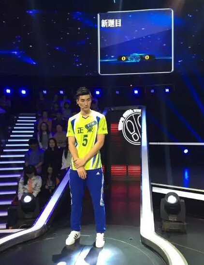 秀肌肉于垚辰撰苏男排队报高颜值或成新男神