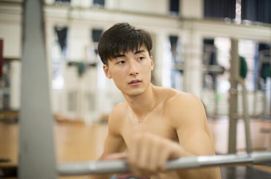 于垚辰撰苏男排队报 高颜值或成新男神