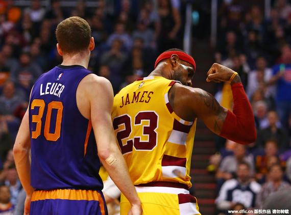 詹皇一战创造两项里程碑