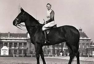 Lis Hartel和Jubilee在巴黎