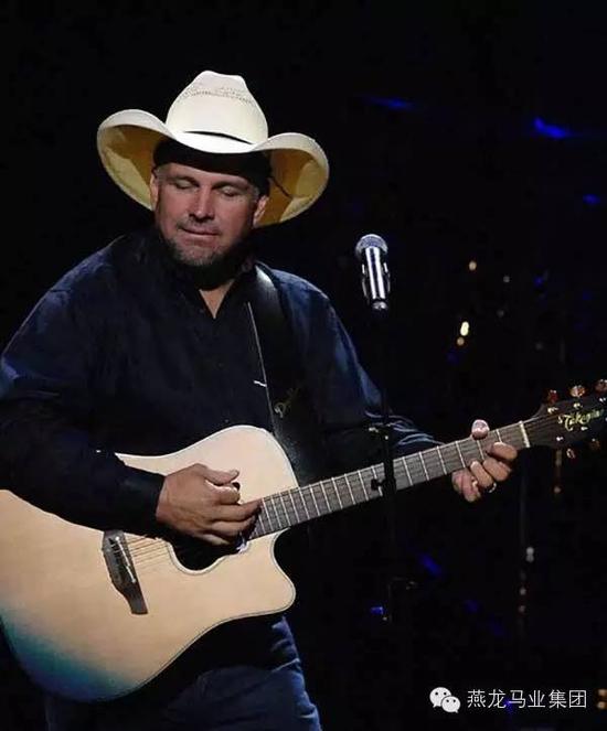 二十世纪九十年代以来最重要的乡村歌手 加斯·布鲁克斯