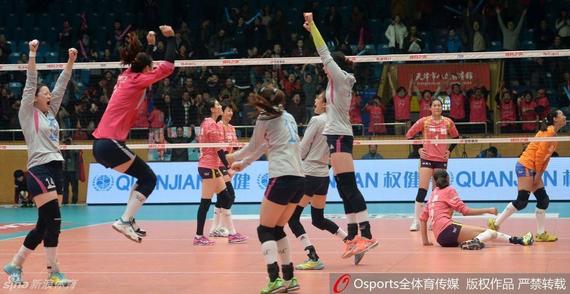 天津女排激动庆祝