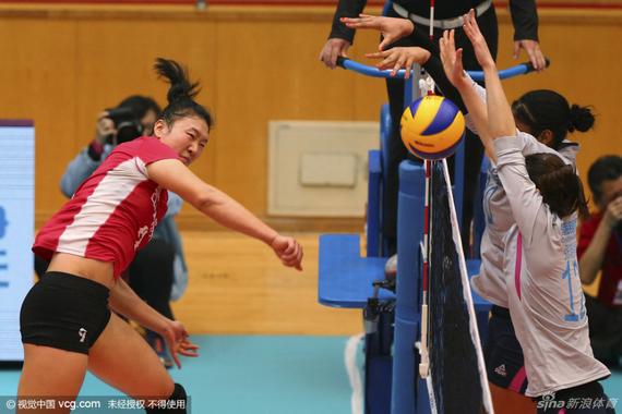 天津女排庆祝胜利