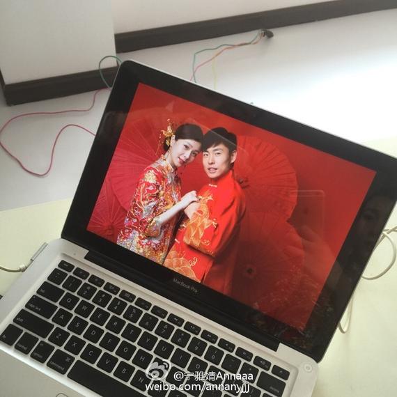 网曝郑龙结婚照（来源微博@宁雅婧Annaaa ）