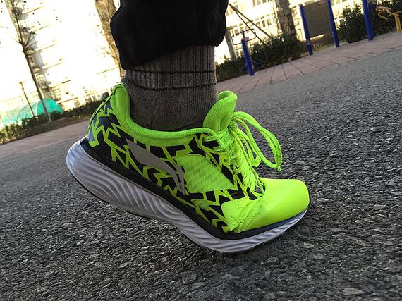 李宁云是李宁2014年主打的全新跑鞋，至今已延续到第三代。