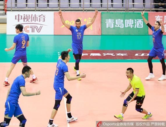 上海男排两名意大利外援发挥出色