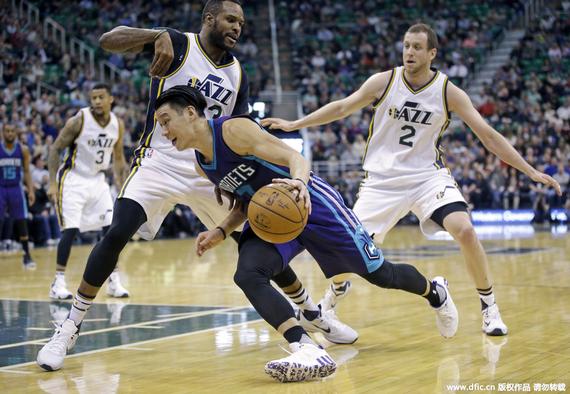 黄蜂客场惨败爵士