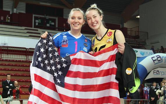 美国国手法赛特和希尔在欧冠赛场相遇留影