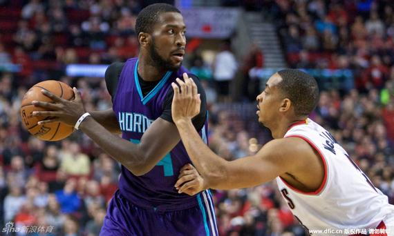 林书豪缺阵黄蜂输球