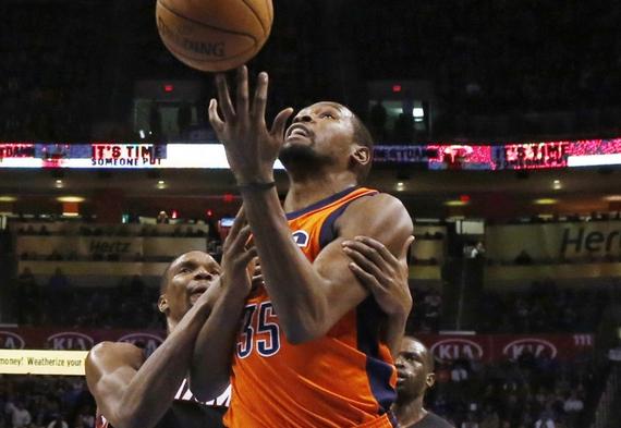 雷霆真让KD打中锋？