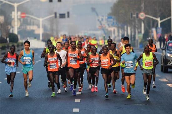 领略美国的马拉松。