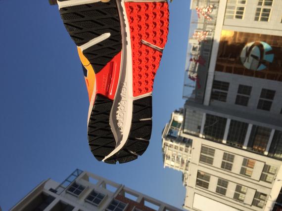 NB RC1500v2竞跑鞋全新升级：轻量兼具缓震。