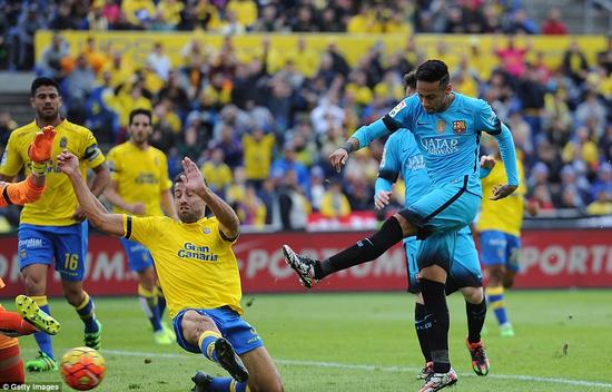 内马尔补射破门