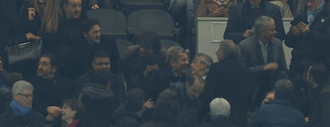 罗纳尔多、托希尔、莫拉蒂、穆里尼奥、萨内蒂并排而坐