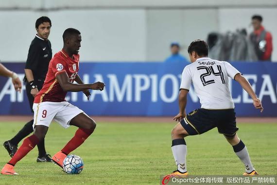 杰克逊马丁内斯本场表现平平