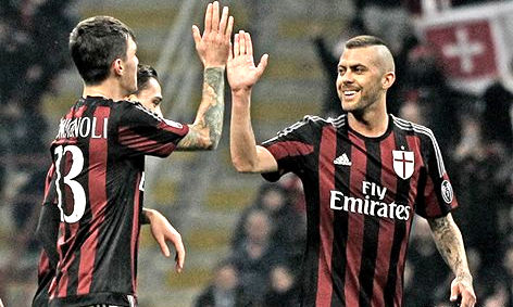 两位进球功臣击掌相庆