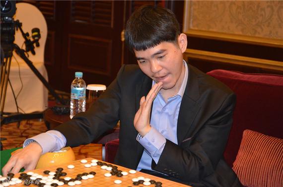 李世石豪取三连胜