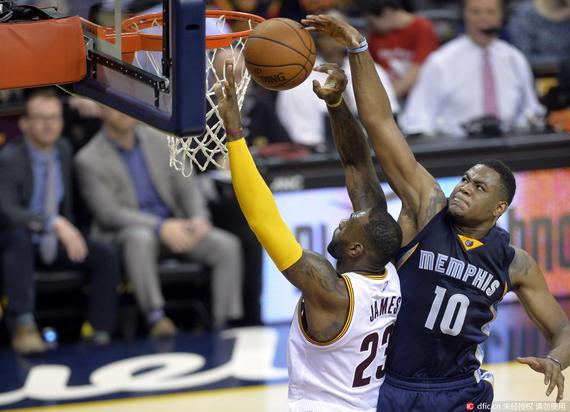 灰熊残阵击败骑士爆出大冷