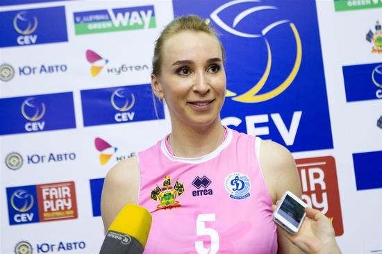 索科洛娃接受采访