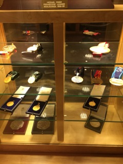 欧文晒自己的冠军奖牌