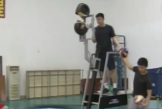 训练中的发球机