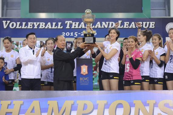 曼谷玻璃队长、"泰国版梁咏琪"普莱姆基特高居奖杯