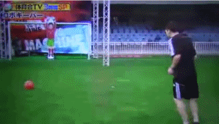 梅西高时速暴射击败机器人