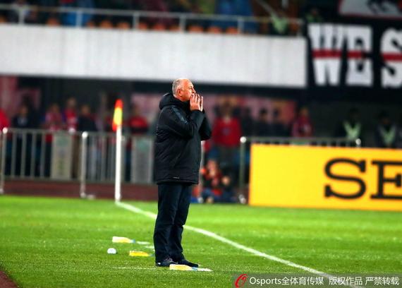 两球领先被扳平，斯科拉里也无奈