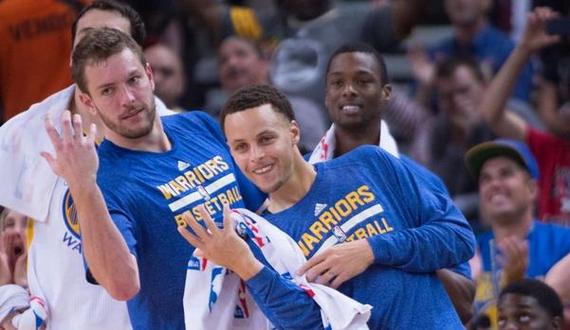 库里你知道你身后站着个富二代吗